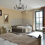Via Ironia Hotel