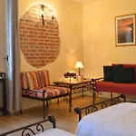 Via Ironia Hotel 3*