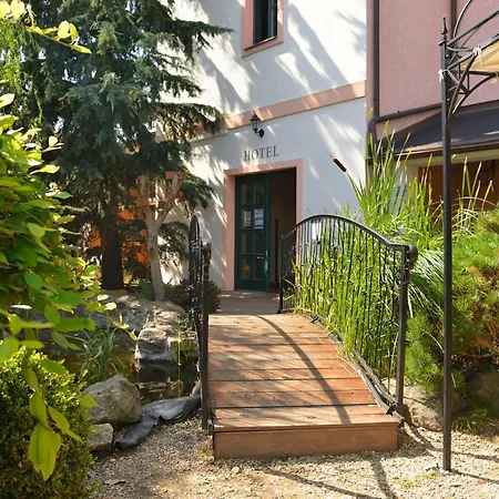 Hotel Via Ironia 3*