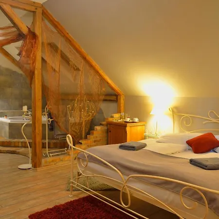 Hotel Via Ironia 3*
