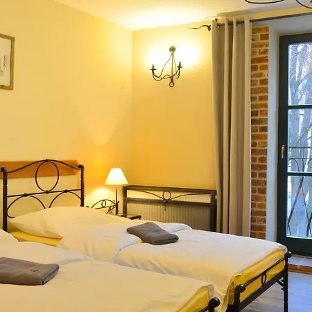 Hotel Via Ironia 3*