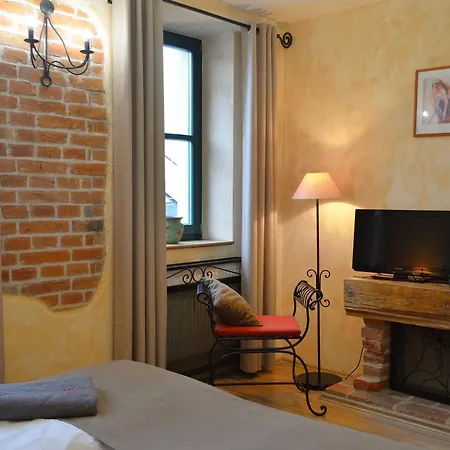 Hotel Via Ironia 3*