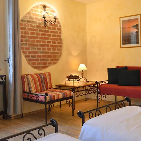 Via Ironia Hotel 3*