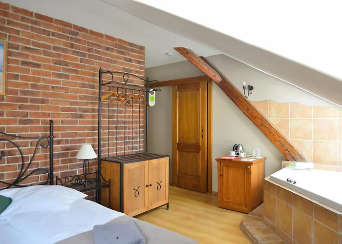 Hotel Via Ironia 3*