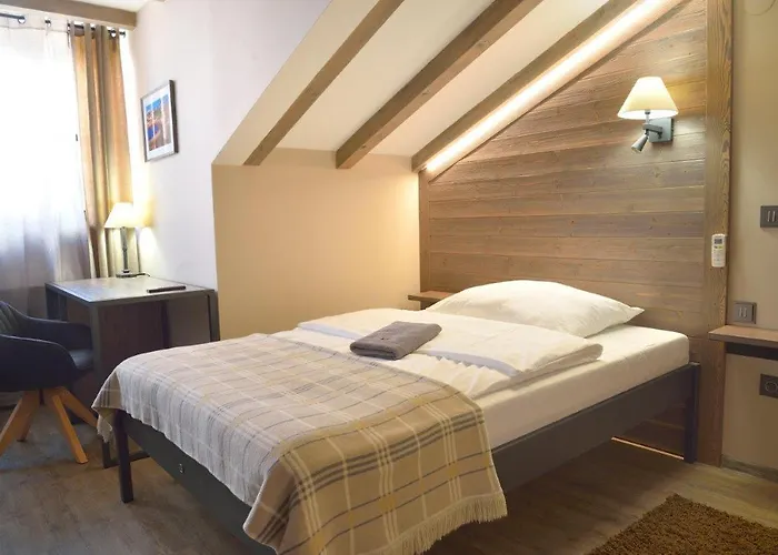 Hotel Via Ironia 3*